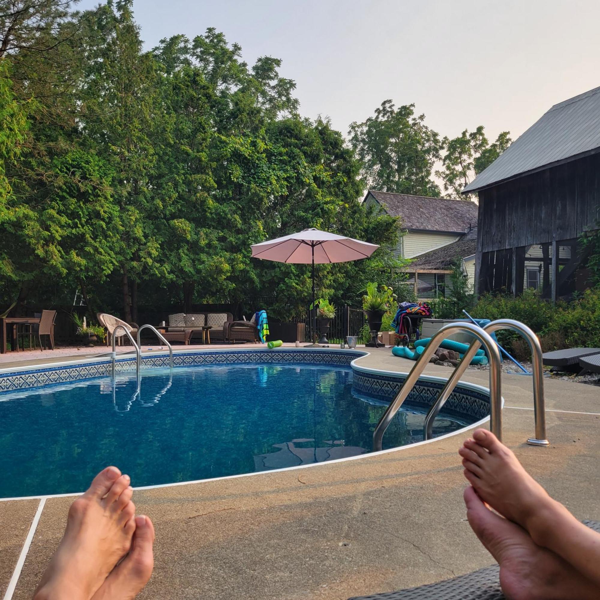 The Walnut Grove Bnb Harrow Exterior photo