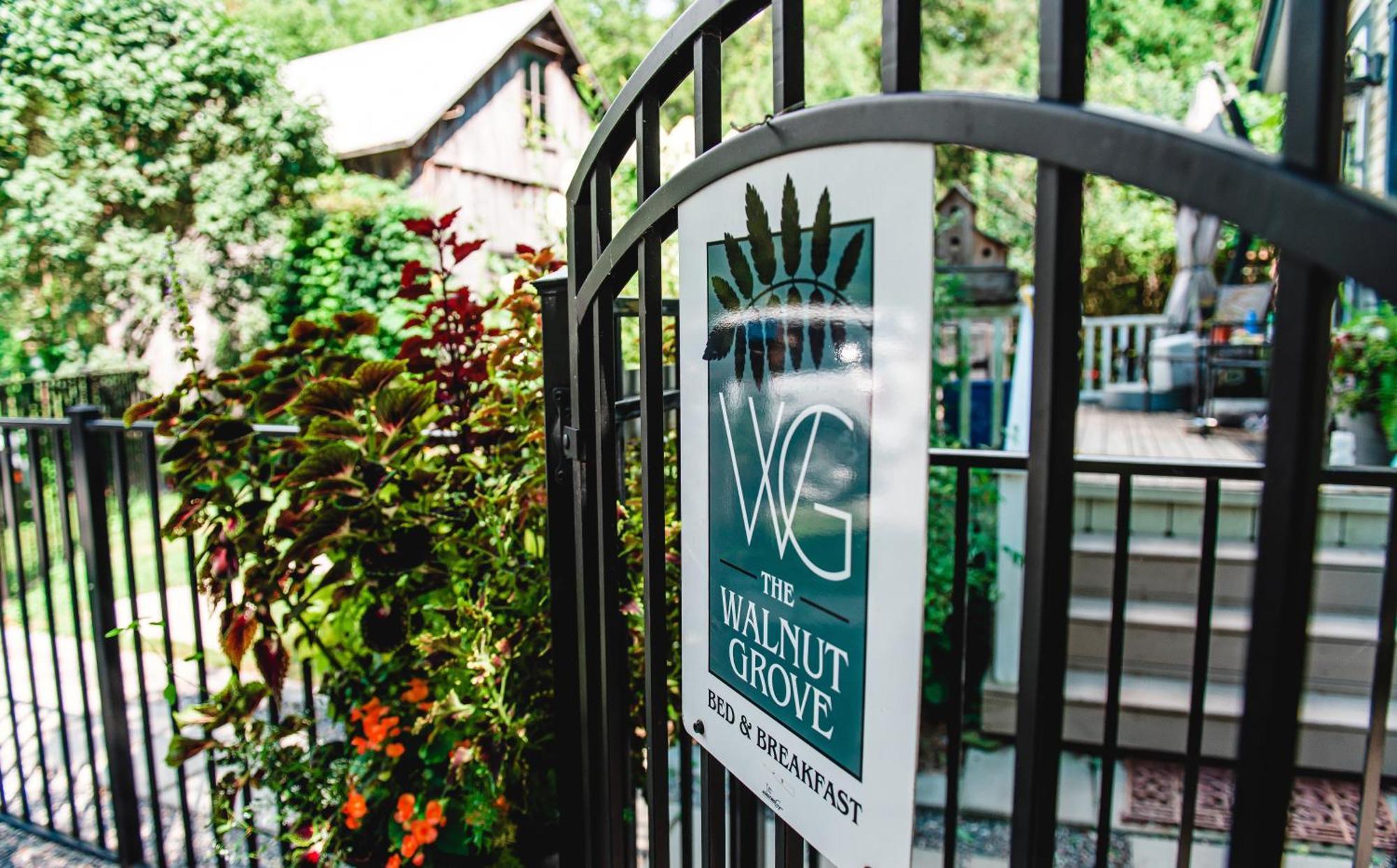 The Walnut Grove Bnb Harrow Exterior photo